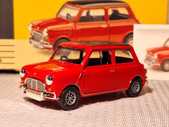 Corgi Vanguards 1:43 Blmc Mini Cooper - Red & Black Va25000