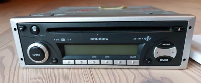 Grundig Autoradio SCD 2493 CD MP3  grüne Beleuchtung