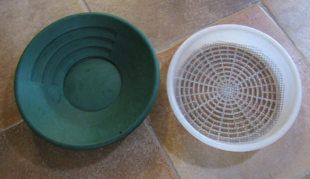 Garrett's Gravity Trap 14" gold pan & plastic + metal sizer sieve, vintage used