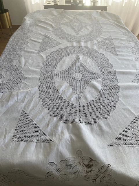Precioso mantel  vintage ,  de hilo bordado y filtiré hecho a mano.