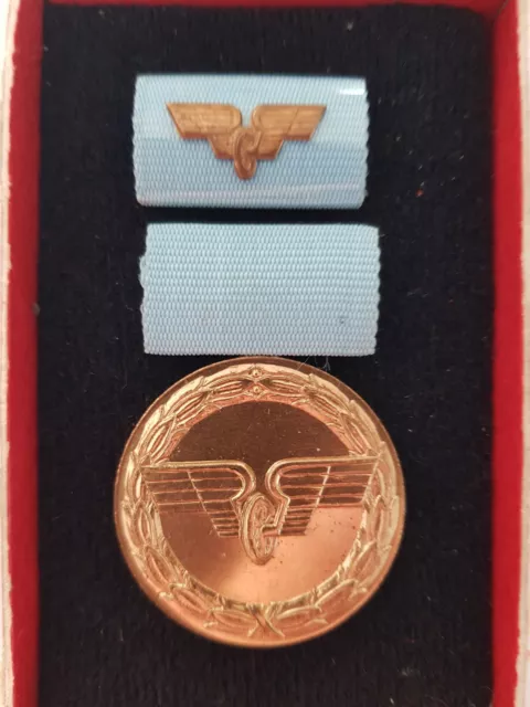 Alte DDR Medaille Orden + Für treue Dienste + Deutsche Bahn in Bronze mit Etui