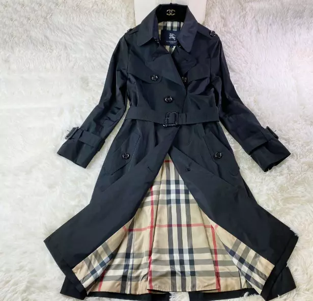 Woman Burberry London Singtle Trench coat Black Asian fit 40 US size M. From JPN