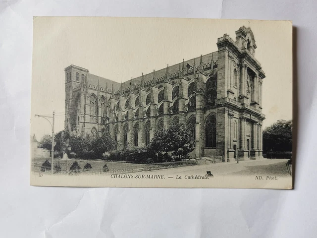 CPA 51 CHALONS-SUR-MARNE - La Cathédrale