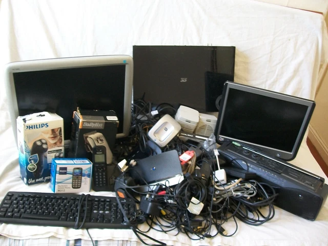 Job Lot Mixed Electronic Items Computer Monitors Blu-Ray Wires Shaver Stereo Etc