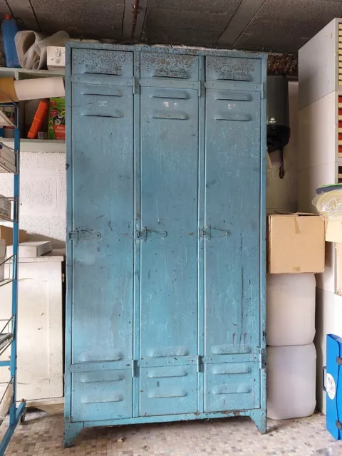 MEUBLE INDUSTRIEL METALLIQUE "VESTIAIRE 3 PORTES"  vintage BON ETAT