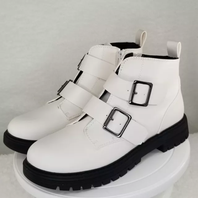 So Fettuccine White Zip Side Straps Buckles Chunky Ankle Boots Womens 8.5 Med