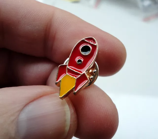 Small Pre-Owned Retro Space Rocket Pin Badge 1950s Sci-Fi Planet Spaceship UFO