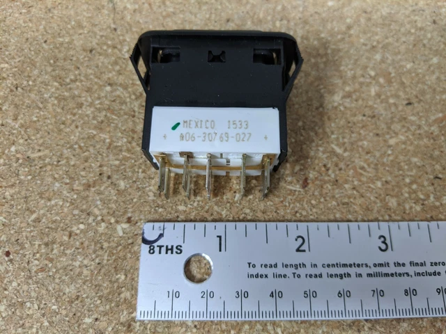 RH Window Switch for Columbia Freightliner A06-30769-027 Ref VTC-23682 (#312-13)