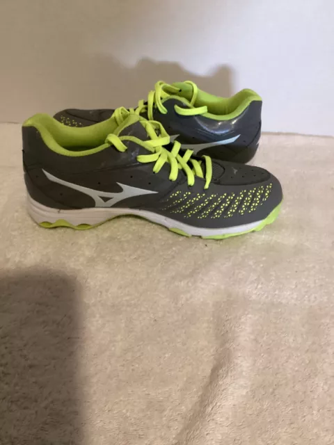 Mizuno Advanced Sweep 3 Softball Cleat (9-Spike) Women’s 8.5 Gray And Yellow