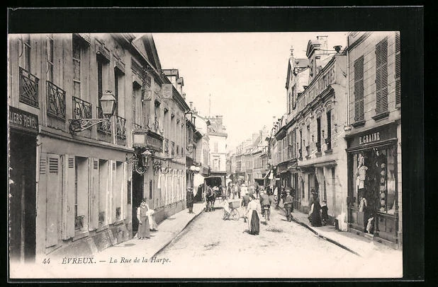 CPA Évreux, La Rue de la Harpe, vue de la rue
