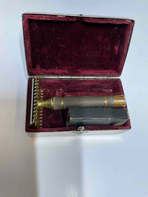 1930's Gillette DE Safety Razor with Blades & Case