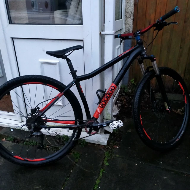 VOODOO AIZAN 29ER Mountain Bike 29 inch Wheels Black Red