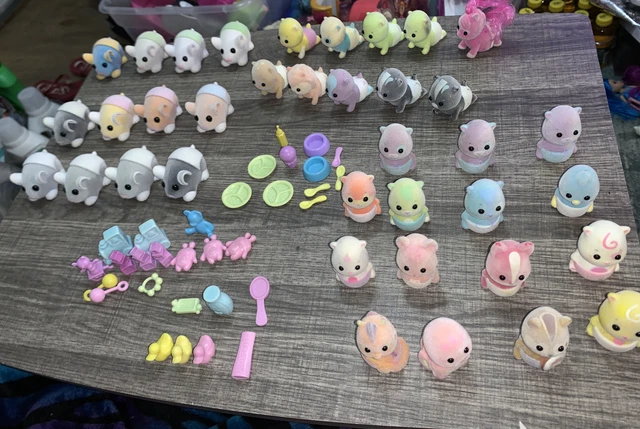 Zhu Zhu Pet Hamster Babies - Lot of 37 with accessories Zhu Zhu Pet Hamster Babies - Lot of 37 with accessories