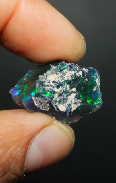 Éthiopien Black Opal Rough multi fire black opal Cristal Brut 11.95 CT