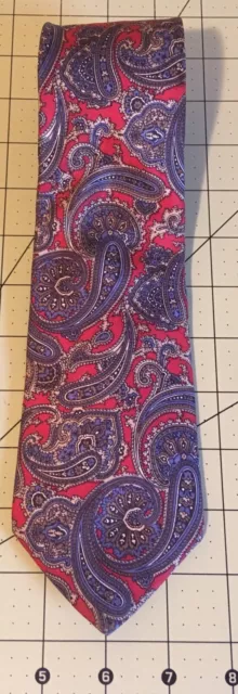 Men's neck tie -Valentino Rudy 100% Silk red w/ paisley - pre owned good cond