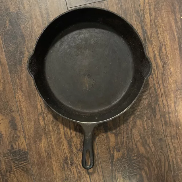 GRISWOLD ~ Vintage Heavy Duty Cast Iron 11.25" SKILLET (No 9) ~ Erie PA As Shown
