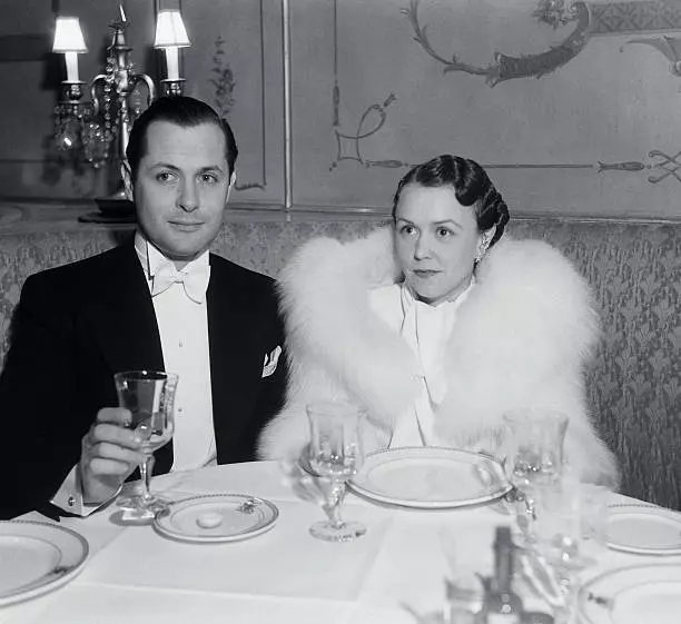 Portrait Of Robert Montgomery With His Wife 1935 Old Photo