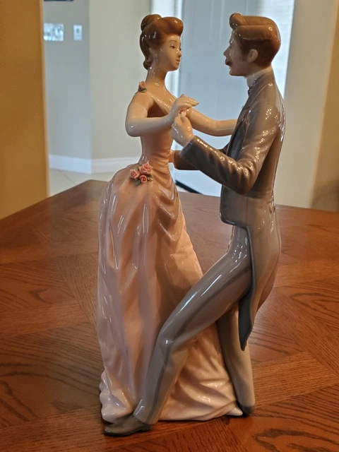 Lladro Couple Dancing "Anniversary Waltz" #1372 Made In Spain Vintage 1978 Lladro Couple Dancing "Anniversary Waltz" #1372 Made In Spain Vintage 1978