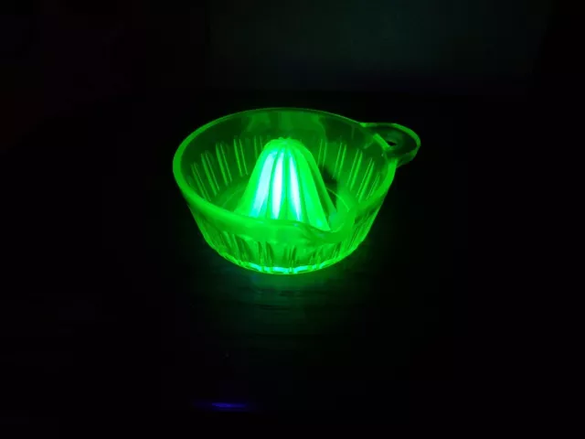 Vintage Vaseline Green Uranium Glass Citrus Reamer Large 7" Juicer Loop Handle Vintage Vaseline Green Uranium Glass Citrus Reamer Large 7" Juicer Loop Handle