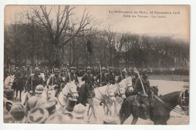 METZ  - Moselle - CPA 57 - Militaire - 1918 Délivrance - Spahis défilé troupes