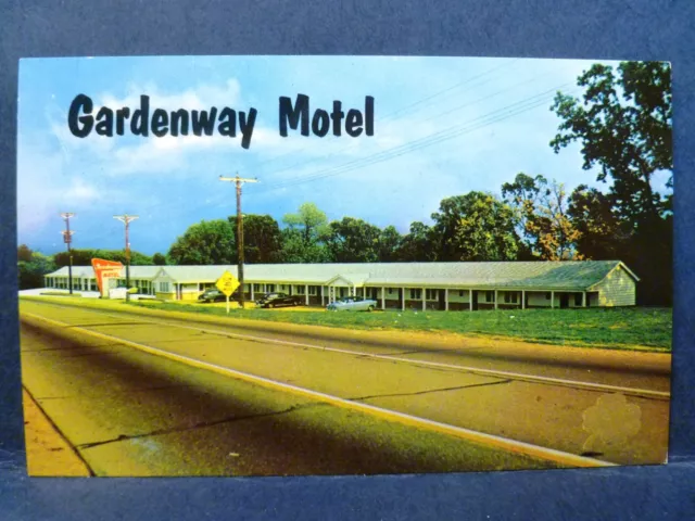 Postcard MO Villa Ridge Gardenway Motel Route 66 1950's Old Cars