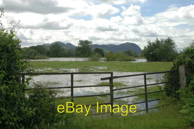 Photo 6x4 River Severn in flood (June 2007) Pentre/SJ3617 The Breiddens  c2007