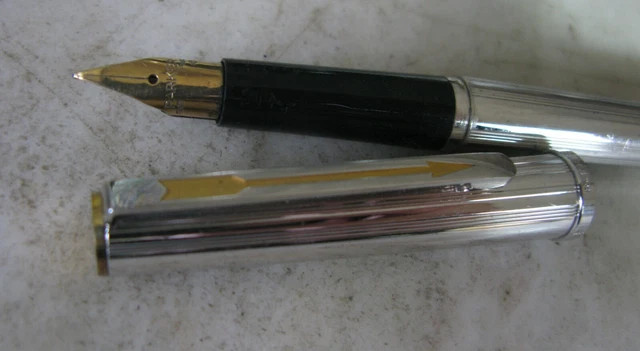 Stylo Plume Façonnable Plaqué Argent - Plume En Or Massif 18 Carats, Godrons, Occasion Prestige