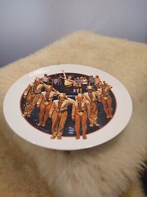 AVON IMAGES OF HOLLYWOOD COLLECTORS COMMERATIVE PLATE:  A Chorus Line 8"