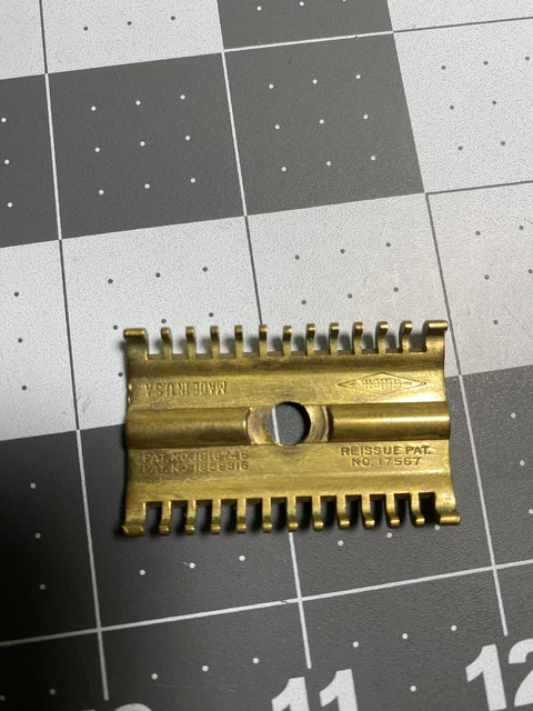 Vintage 1930's Gillette DE Safety Razor  Clean! 3