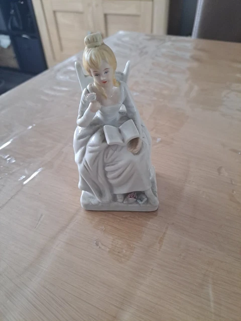 Statuette En Biscuit