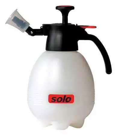 Solo 418 1/4 Gal. One-Hand Pressure Sprayer, Polyethylene Tank, Jet, Mist Spray