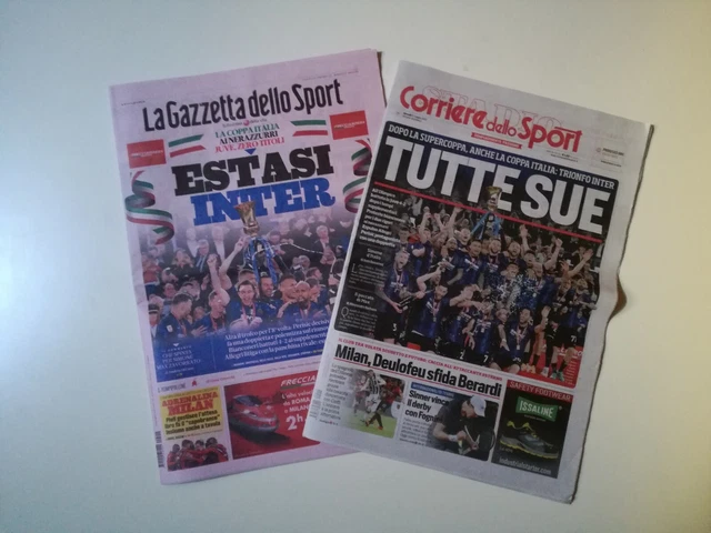 Napoli, Italia - 10 ottobre 2013: Copertina del giornale la Gazzetta dello Sport del 10 maggio 1987. Il team di Napoli vince la Coppa Italia con Dieg Foto stock