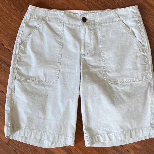 Dockers beige Bermuda shorts size 4