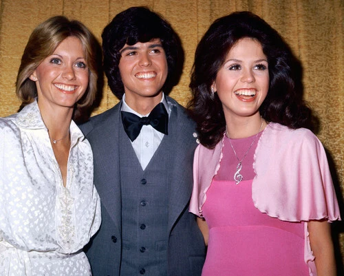 OLIVIA NEWTON-JOHN, MARIE & DONNY OSMOND 1970's all smiling for cameras 8x10