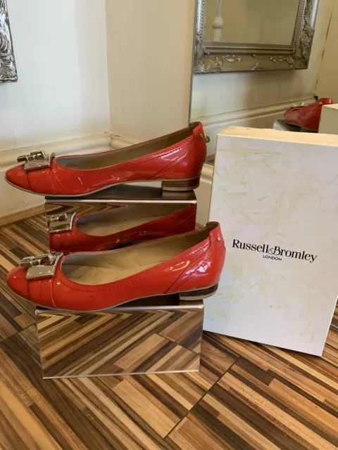 RUSSELL BROMLEY Posh Lock Padlock Flat Shoes Size 39 79.99