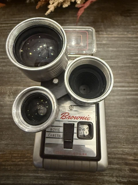 Vintage Kodak Brownie 3 objectifs 8MM Movie Camera Turret f/1.9 Vintage Kodak Brownie 3 objectifs 8MM Movie Camera Turret f/1.9