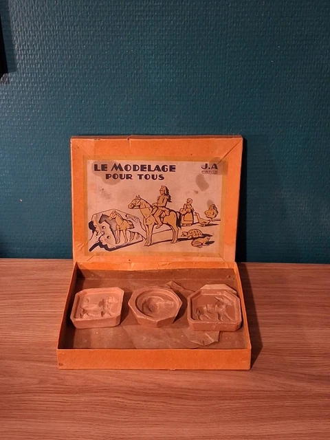 Boîte de jeux ancienne - France