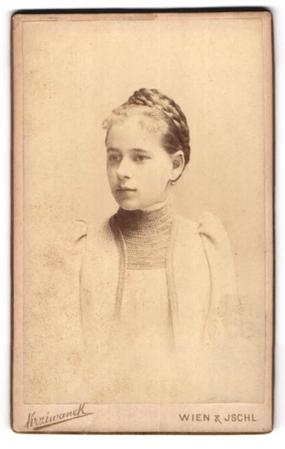 Photography Krziwanek, Vienna-New Building, Hofstallstr. 5, Young Lady with Braided Hairstyle