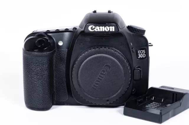 Canon EOS 30D 8.2 MP DSLR Digital SLR Camera Body - Battery & Charger