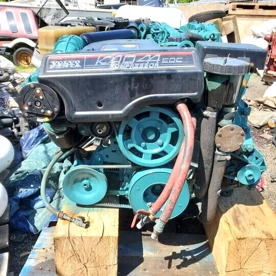 Volvo Penta KAD44 EDC 260 HP Marine Diesel Engine w/ Duo Prop Outdrive 1.68
