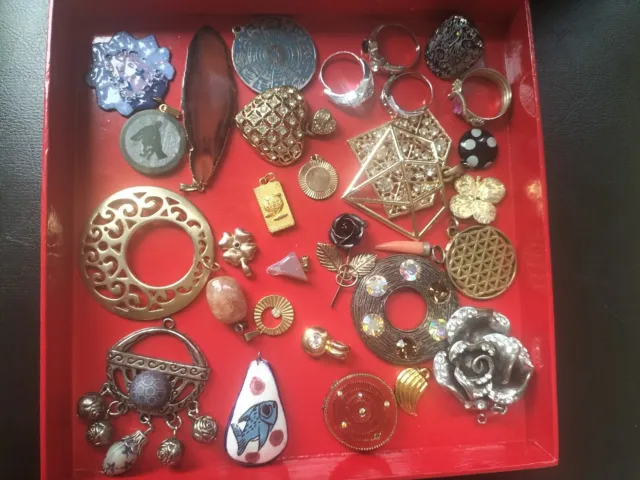 Lot bijoux fantaisies divers ( bagues, pendentifs..)