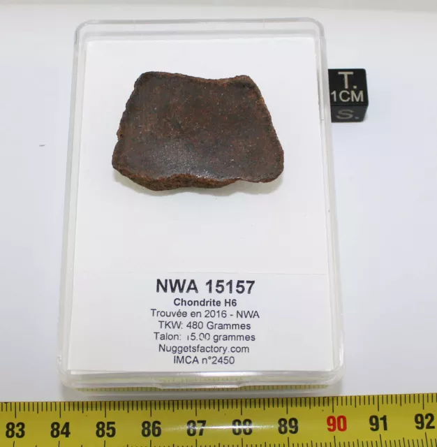 Talon de Météorite NWA 15157 dans une boite Chondrite H6 (15.00 grammes- 001* )