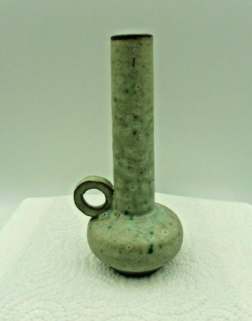 PETIT VASE EN GRES   à identifier