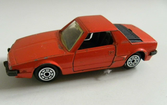 NOREV ANCIEN COUPE FIAT 2300 n°80 rouge dans sa boite en très bon état. EUR 40,60 - FR