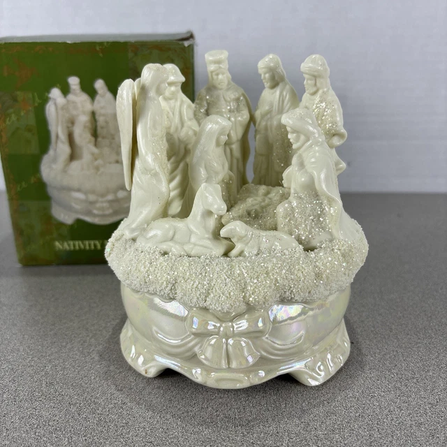 PORCELAIN CRACKER BARREL Nativity Scene Music Box Silent Night Holiday