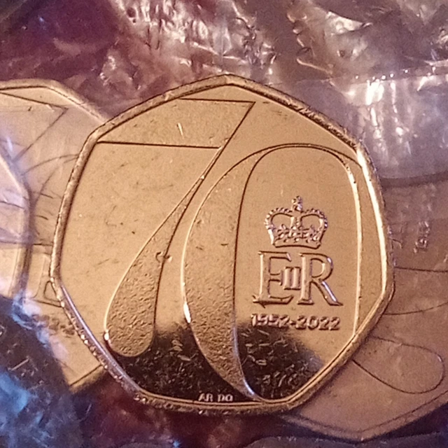 2022 50P COIN HM QUEEN ELIZABETH II Platinum Jubilee 70 years