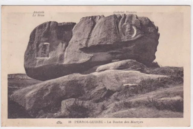 Carte Postale Ancienne Noir Et Blanc Cpa Perros-Guirec La Roche Des Martyrs