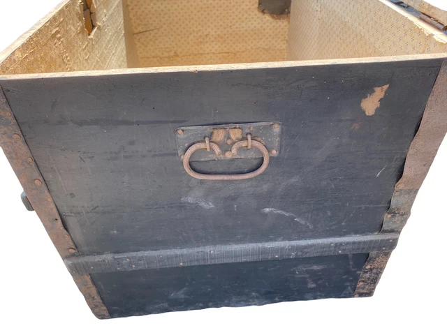 ANCIENNE MALLE DE VOYAGE EN BOIS forme CARREE COFFRE DE VOYAGE DECO LOFT EUR 90,00 - FR