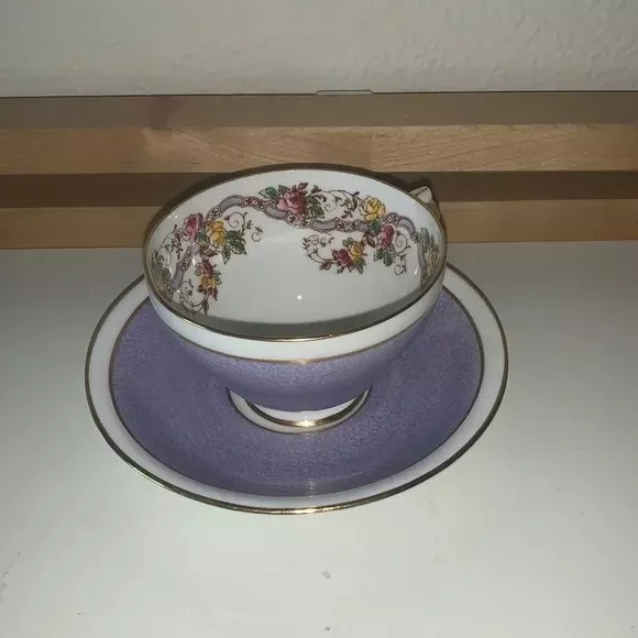 Taza de té y platillo floral púrpura claro Melba