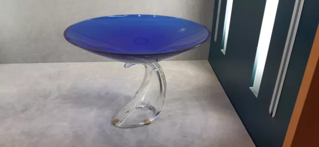 Alzata in vetro trasparente con piatto blu "Corno" IVV